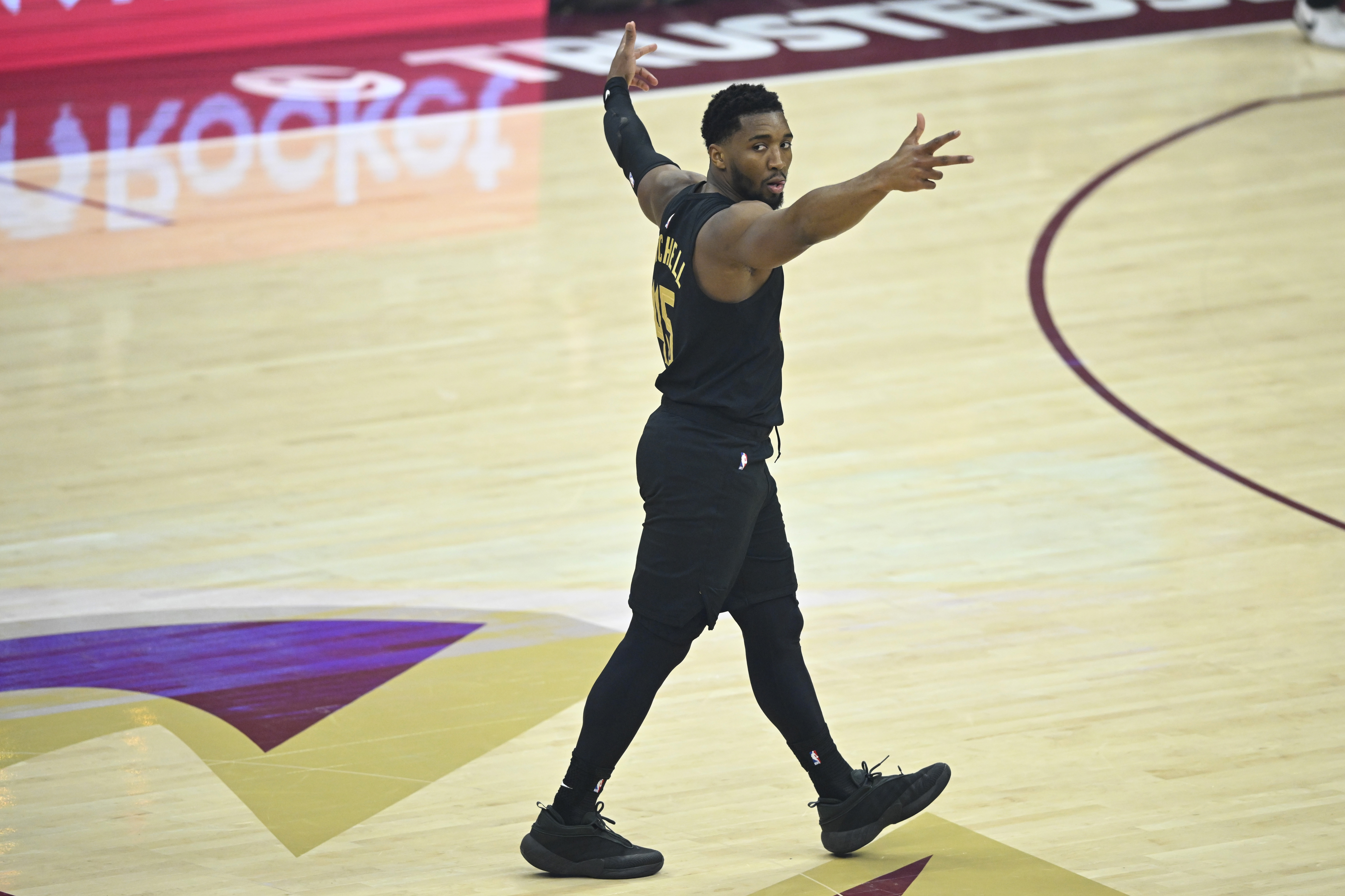 开云娱乐app安全登录-米切尔用600场突破生涯15000分 现役第三快&amp;仅次于詹姆斯杜兰特