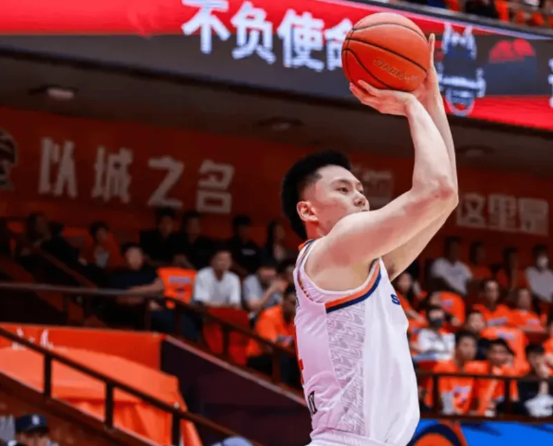 开云体育app安全下载-李弘权出战28分钟，投篮5中2得到5分4篮板3助攻2抢断2盖帽